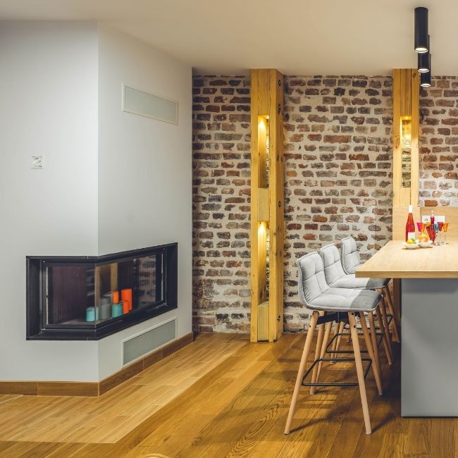 Image depicts the interior of an Oshawa home with newly installed laminate floors.